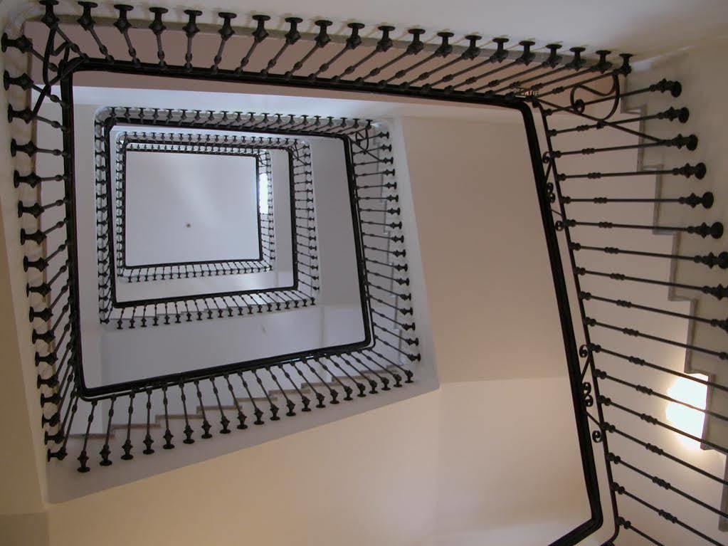 Grand Hotel Des Ambassadeurs Menton Exterior foto